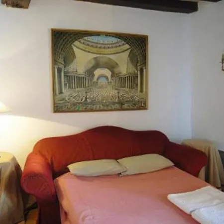 One-bedroom Downtown Апартаменты *
