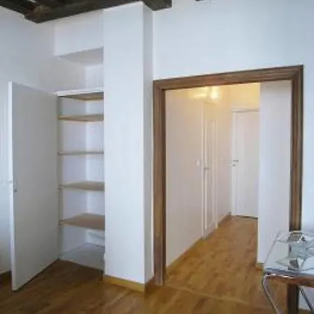 One-bedroom Downtown Daire